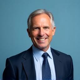 Portrait souriant de Marc Laurent, instructeur en technologie